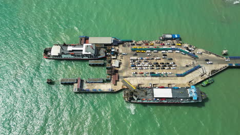 Cars-disembark-Seatran-ferry-at-Nathon-pier-in-koh-samui,-Thailand,-drone-view