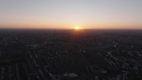 Große-Luftaufnahme-über-Zentral--Und-West-London-Bei-Sonnenaufgang
