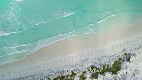 Aerial-view-over-transparent-sea-water,-waves---Lucky-Bay,-Australia---birds-eye,-orbit,-drone-shot