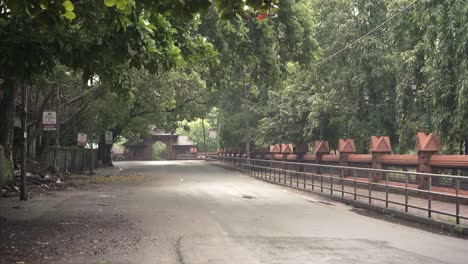 Leere-Straße-Vor-Dem-Mananchira-Square-Gate-Am-Frühen-Morgen-In-Calicut-Kozhikode