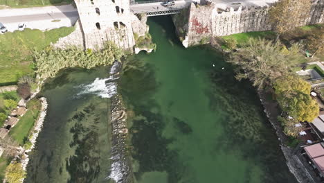 Aerial-Reveals-Ponte-Visconteo-Fortress-Bridge-In-Borghetto-Of-Valeggio-sul-Mincio,-Verona-Province,-Italy