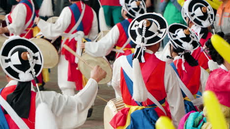 Tanzaufführung-Der-Pungmul--Oder-Nongak-Bauern-Während-Des-Geumsan-Insam-Ginseng-Festivals-–-Nahaufnahme
