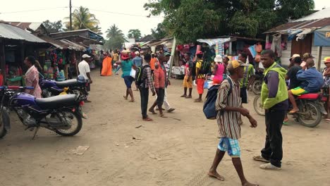 Street-with-Market-full-of-African-people