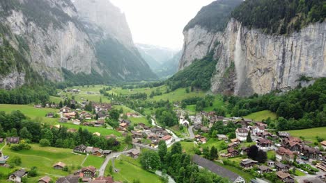 Alpine-Eleganz:-Eine-Filmische-Reise-Durch-Lauterbrunnen,-Schweiz