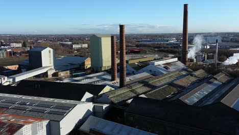 Pilkington-Glasfabrik-Lagergebäude-Luftaufnahme-über-Industriestadt-Produktionsbetrieb