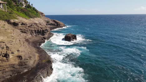 Die-Wunderschöne-Insel-Hawaii-Und-Eine-Atemberaubende-Klippe