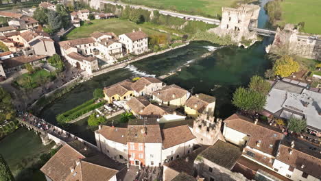 Befestigter-Weiler-Am-Fluss-Mincio,-Borghetto-Sul-Mincio-In-Verona,-Italien