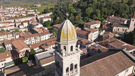 Bell-Tower-Of-The-Church-Of-San-Lorenzo-In-The-Historic-Town-Of-Soave,-Verona,-Italy