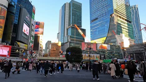 Vista-Del-Cruce-De-Shibuya,-Uno-De-Los-Cruces-Peatonales-Más-Transitados-Del-Mundo.