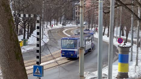 Enchanting-Riga:-Tram-Journey-Amidst-Snow-Covered-Streets-in-Historic-Old-Town