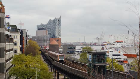 Metro-on-elevated-tracks-in-Hamburg-city