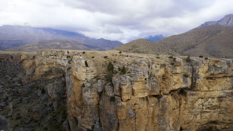 Cañón-Kazıkliali-Desde-Las-Cadenas-Montañosas-De-Aladaglar-Imágenes-De-Drones-Aéreos-4k-De-Alta-Calidad