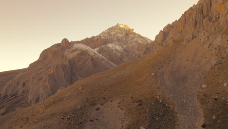 Turkiye-Taurus-Aladaglar-Gebirge-Bei-Sonnenuntergang,-Hochwertige-4K-Drohnenaufnahmen-Aus-Der-Luft