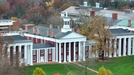 Washington-Hall-at-Washington-and-Lee-University-in-Lexington,-Virginia