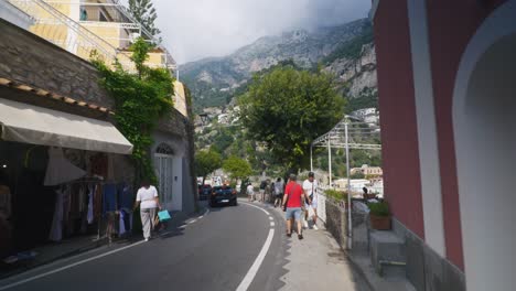Amalfi-Positano-Italy-Immersive-Travel-Tourism-Mediterranean-Sea-Coast-Water-Europe,-Walking-|-Fast-Movement-From-Sidewalk-Shopping-to-Dramatic-Cliffside-Landscape-Reveal,-Shaky,-4K