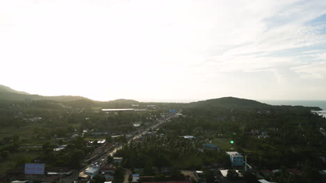 Pantip-Township-Auf-Der-Insel-Koh-Phangan,-Thailand,-Luftaufnahme