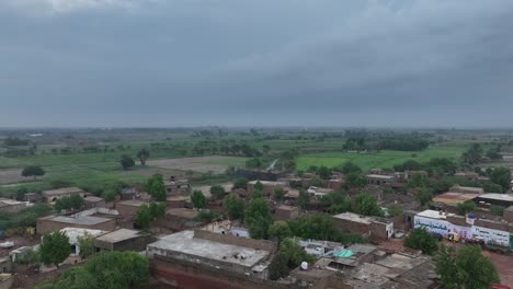 Cielos-Nublados-Sobre-La-Ciudad-De-Badin,-Sindh,-Pakistán