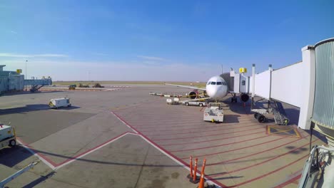 timelapse-of-the-accommodation-of-an-airplane-in-the-airport-of-Saskatoon,-Canada