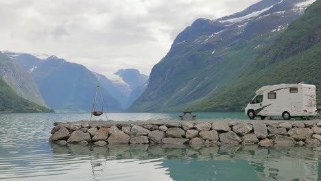 Familienurlaub,-Wohnmobil,-Urlaubsreise-Im-Wohnmobil.-Schöne-Natur-Norwegen-Naturlandschaft.