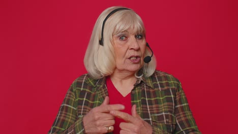 Senior-woman-wearing-headset-freelance-worker-call-center-or-support-service-operator-helpline-talk