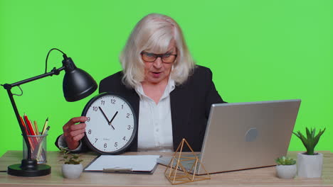 Senior-businesswoman-with-anxiety-check-time-on-clock,-running-late-to-work-being-in-delay-deadline