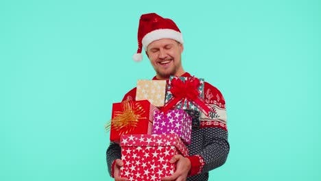 Hübscher,-Stilvoller-Mann-Im-Weihnachtspullover-Mit-Vielen-Geschenkboxen,-Neujahrsgeschenken,-Einkaufsverkauf