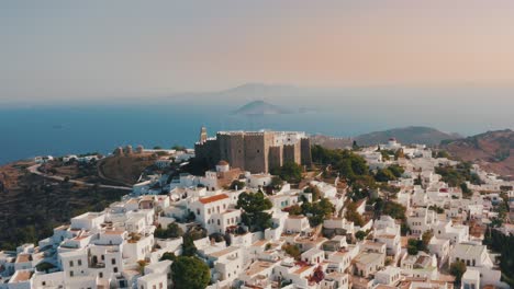 Isla-De-Patmos-Biblia-Grecia-Castillo-Viaje-Turista-Historia-Europa-Isla