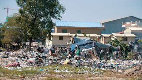 Mülldeponie-Plastik-Globale-Erwärmung-Planet-Erde-Zuhause-Hilflos-Müllverschmutzung-Gefahren-Klimawandel-Obdachlos-4k