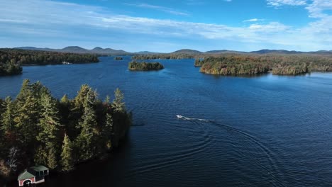 Boat-Cruising-Across-Squam-Lake-In-New-Hampshire,-United-States