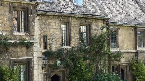 Fassade-Der-Mittelalterlichen-Cottages-Im-Hauptviereck,-Worcester-College-In-Oxford,-England