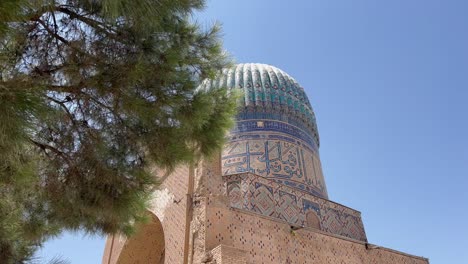 Fesselnde-4K-Ansicht-Der-Bibi-Khanym-Moschee,-Samarkand,-Usbekistan
