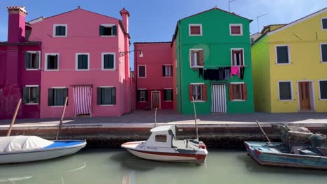 4K-Static-Shot:-Tranquil-Burano-Canal,-Venice,-Italy