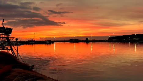 Harbor-Sunset-Glow-with-Reflective-Waters