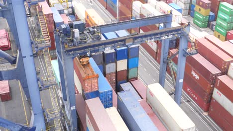 Container-crane-loading-at-Karachi-Port,-Pakistan