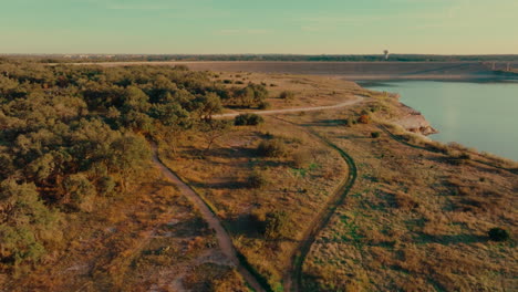 Walking-trails-along-the-shoreline-of-Lake-Georgetown-at-Overlook-park-in-Georgetown,-Texas-aerial-drone-orbit