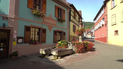 Hunawihr-Village-Ist-Mitglied-Der-Vereinigung-Les-Plus-Beaux-Villages-De-France,-Der-Schönsten-Dörfer-Frankreichs