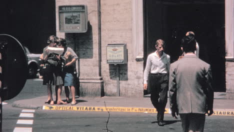 Women-Read-the-Newspaper-News-on-a-City-Sidewalk-in-Rome-1960s