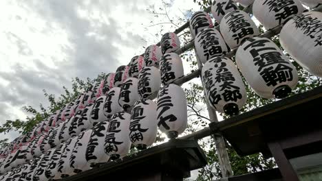 White-Japanese-Lanterns-At-Senso-Ji-Temple-Shrine-In-Asakusa-Tokyo,-Japan