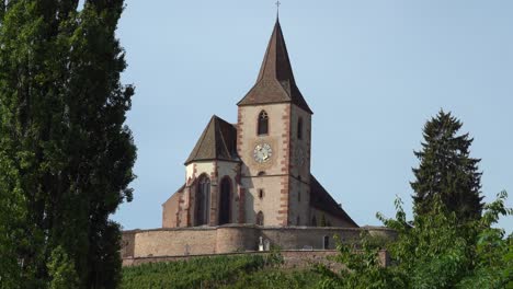 Hunawihr-Ist-Im-Elsass-Wegen-Der-Heiligen-Kirche-Berühmt