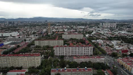 Aufnahme-Des-Wohnkomplexes-Tlatelolco-In-Mexiko-Stadt-Während-Eines-Sturms