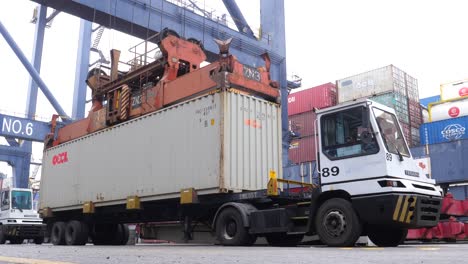 Container-loading-at-Karachi-Port,-Pakistan