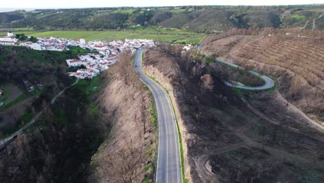 Kurvenreiche-Straße-Nach-Odeceixe,-Algarve,-Portugal---Luftüberflug