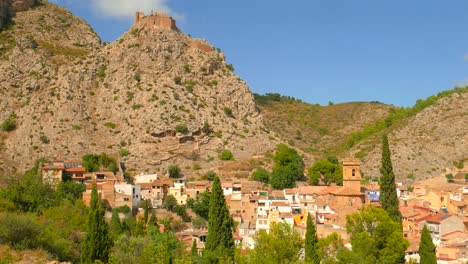 Panoramic-view-of-old-Spanish-village-in-mountainous-area,-View-of-castle-ruins-in-Borriol,-Spain