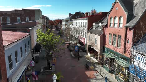 South-Loudoun-Street-in-old-town-Winchester,-Virginia