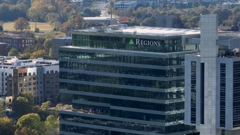Regions-Bank-skyscraper-in-downtown-Charlotte,-North-Carolina