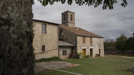 Iglesia-Rústica-De-Millau-En-La-Ruta-De-La-Carrera-De-Los-Templarios.