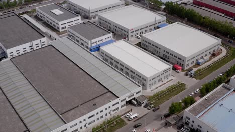 Chinesisches-Industriegebiet-Mit-Fabrikgebäuden-Und-Lagerhallen