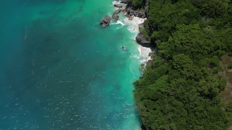 Blaues-Meer-An-Der-Küste-Von-Bali,-Indonesien-Im-Sommer