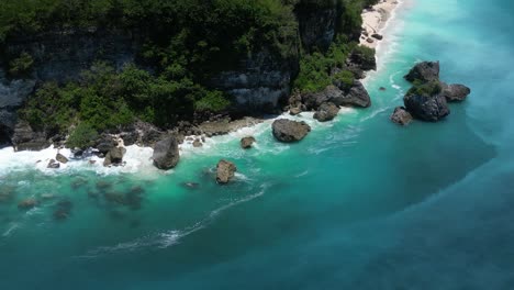 Tropisches-Blaues-Meer-An-Der-Küste-Im-Süden-Von-Bali,-Indonesien