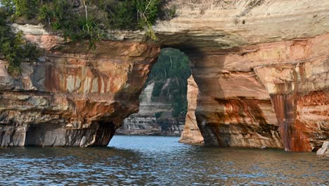Lover's-Leap-Archway-at-Pictured-Rocks-National-Lakeshore,-Michigan